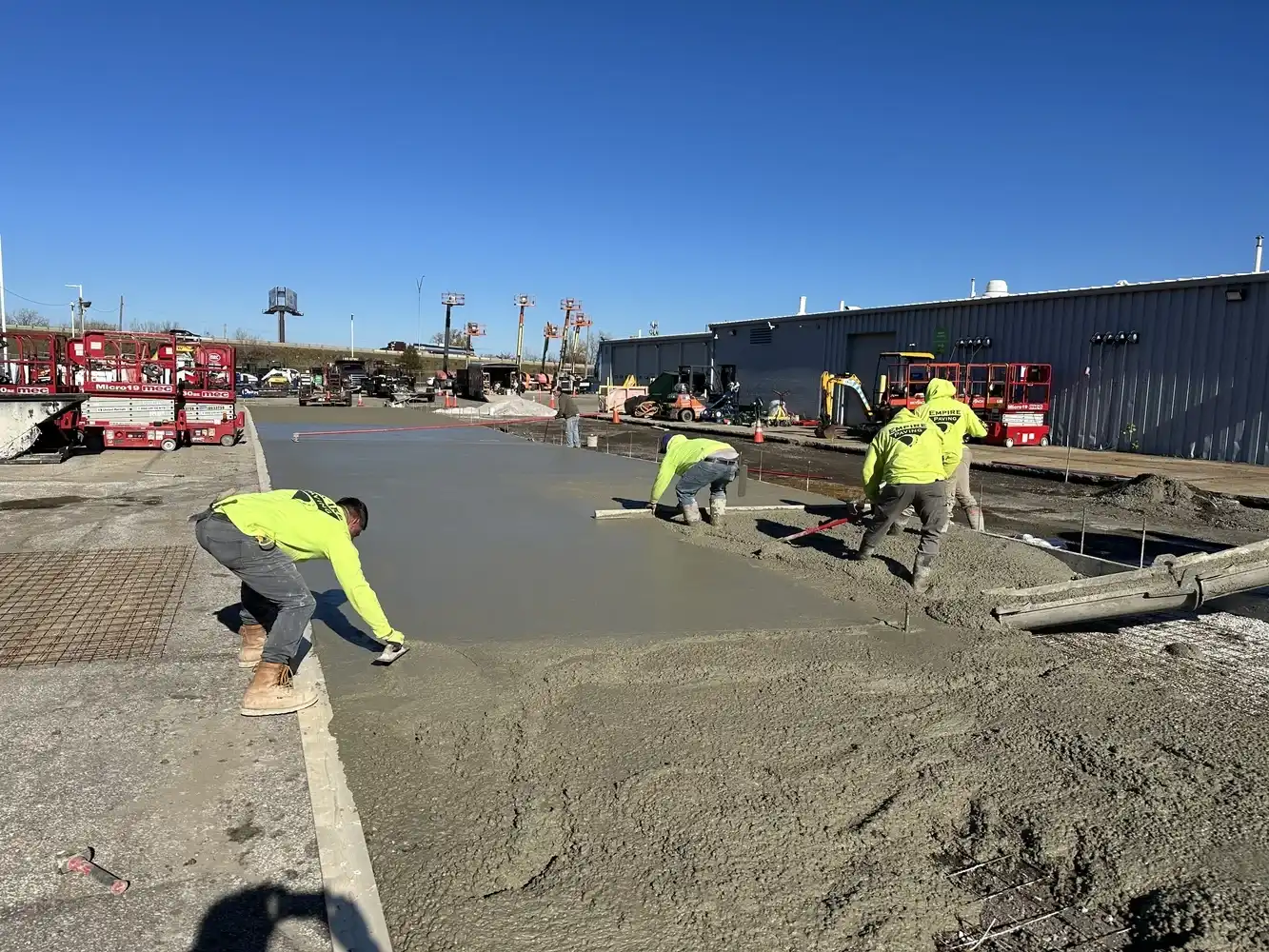 Professional asphalt paving services in Northeast Ohio — residential and commercial driveway installation